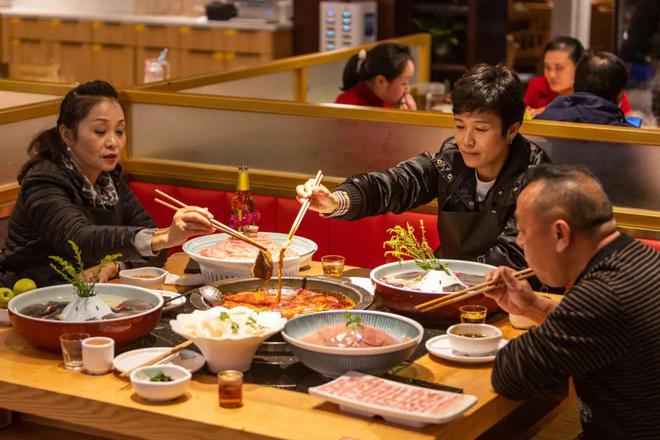 庆火锅“涮出”3千亿大市场麻将胡了2试玩热辣滚烫！重(图7)