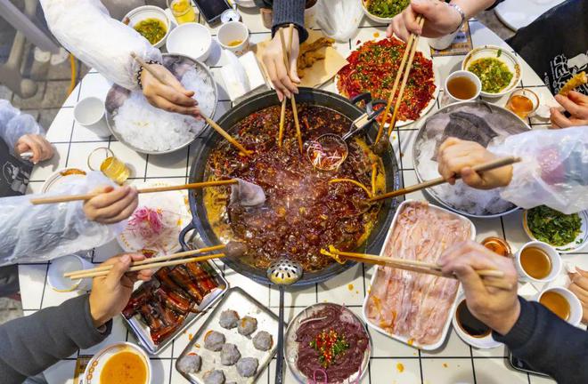 庆火锅“涮出”3千亿大市场麻将胡了2试玩热辣滚烫！重(图2)