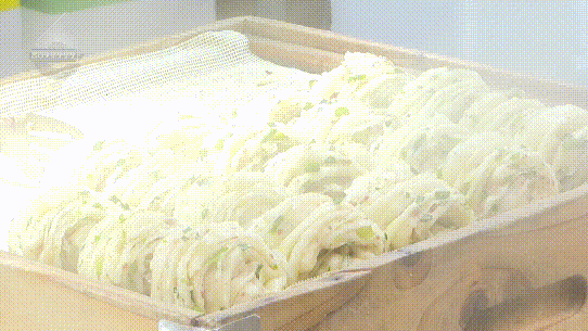 融！这些御寒姿势总有一款适合你麻将胡了试玩平台热腾腾、暖融(图5)