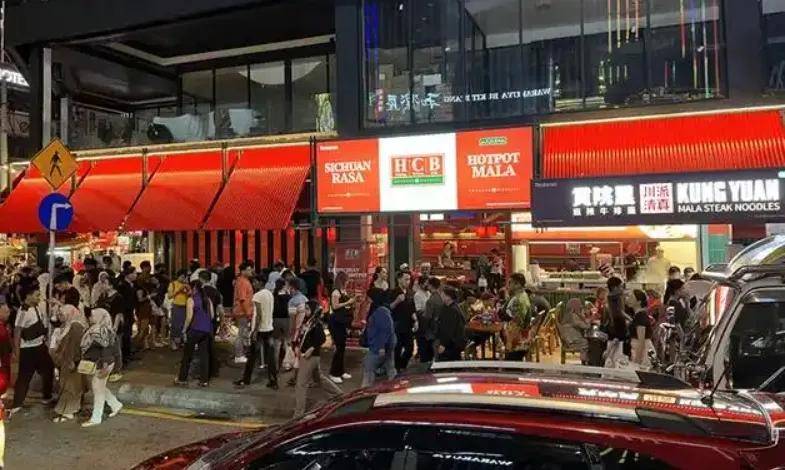 锅如何征服海外成为美食界的“国际巨星”？PG麻将胡了2模拟器舌尖上的外交：成都火(图1)