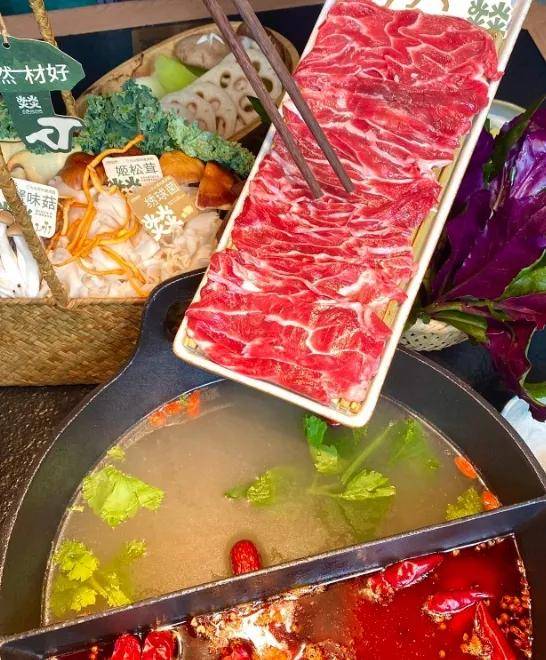 锅如何征服海外成为美食界的“国际巨星”？PG麻将胡了2模拟器舌尖上的外交：成都火(图7)